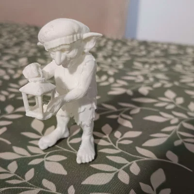 Goblin cầm đèn lồng