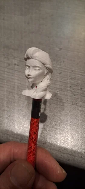 Mô hình trang trí bút chì hình Elsa đáng yêu - Image 1