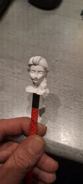 Mô hình trang trí bút chì hình Elsa đáng yêu - Image 2