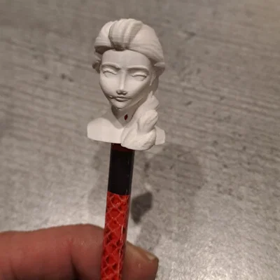Mô hình trang trí bút chì hình Elsa đáng yêu