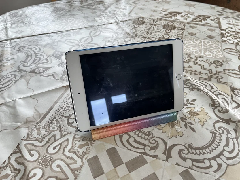 Giá đỡ iPad để bàn đơn giản, chắc chắn (iPad Stand) - Image 3