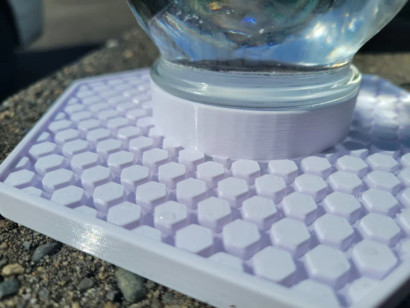 Khay Cho Ong Uống Nước Họa Tiết Lục Giác (Hex Pattern Bee Watering Tray) - Image 2