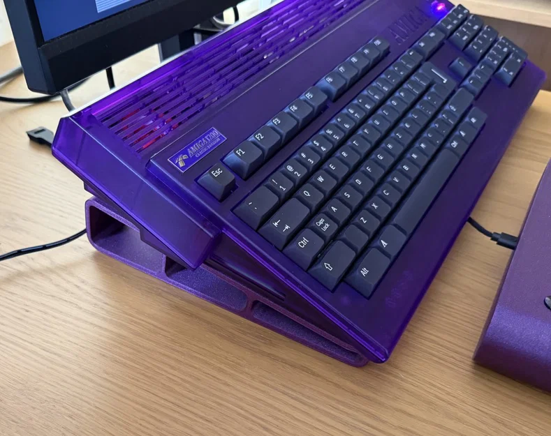Kệ kê Amiga 1200 (Amiga 1200 stand) - Image 1