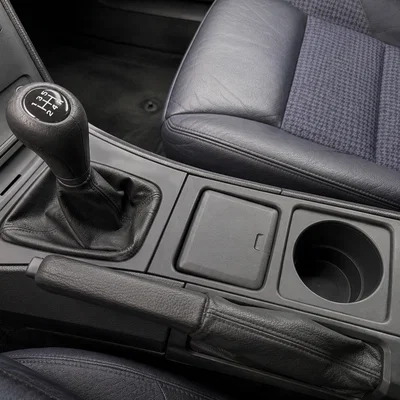 Volvo V70 / S60 / S80 — Khay để ly thả vào (phong cách OEM)