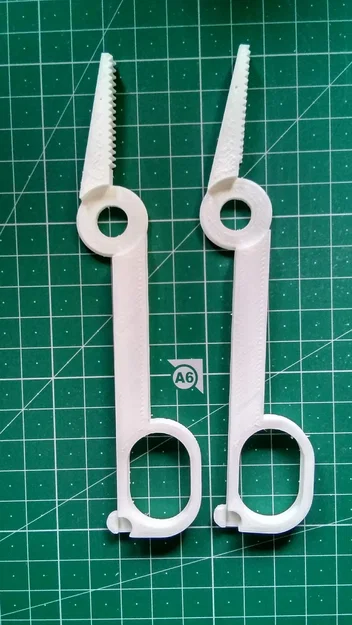 Hemostat gồm hai phần giống hệt nhau - Image 2