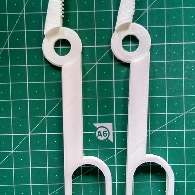 Hemostat gồm hai phần giống hệt nhau