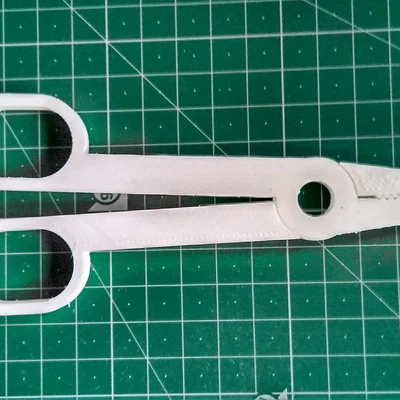Hemostat gồm hai phần giống hệt nhau