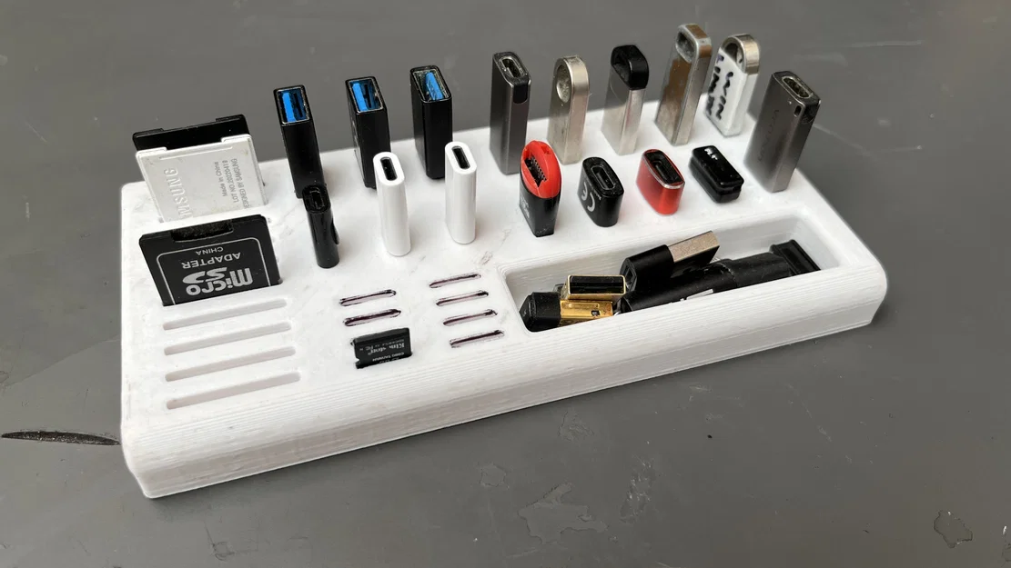 Khay đựng USB-C, USB-A, thẻ microSD & SD - Image 1