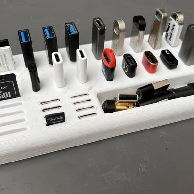 Khay đựng USB-C, USB-A, thẻ microSD & SD