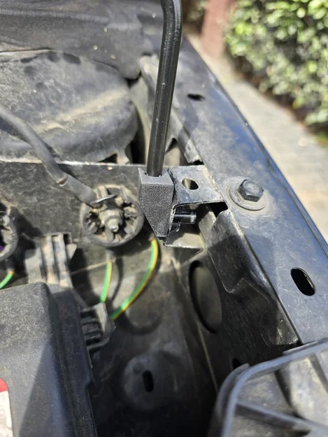 Kẹp giữ thanh chống nắp capo cho xe Peugeot 308 T9 - Image 1
