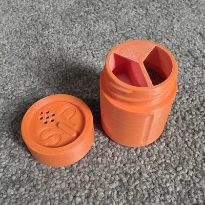 Lọ rắc Muối & Tiêu Mini (Mini Salt and Pepper Shaker)