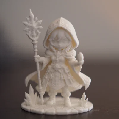 Frostveil – Nữ Pháp Sư Băng Chibi 70mm Fantasy