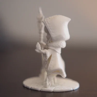 Frostveil – Nữ Pháp Sư Băng Chibi 70mm Fantasy