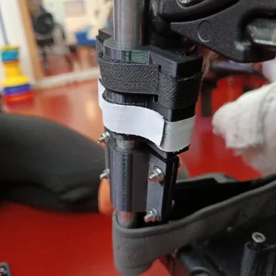 Kẹp cho xe lăn (Abrazadera de silla de ruedas)