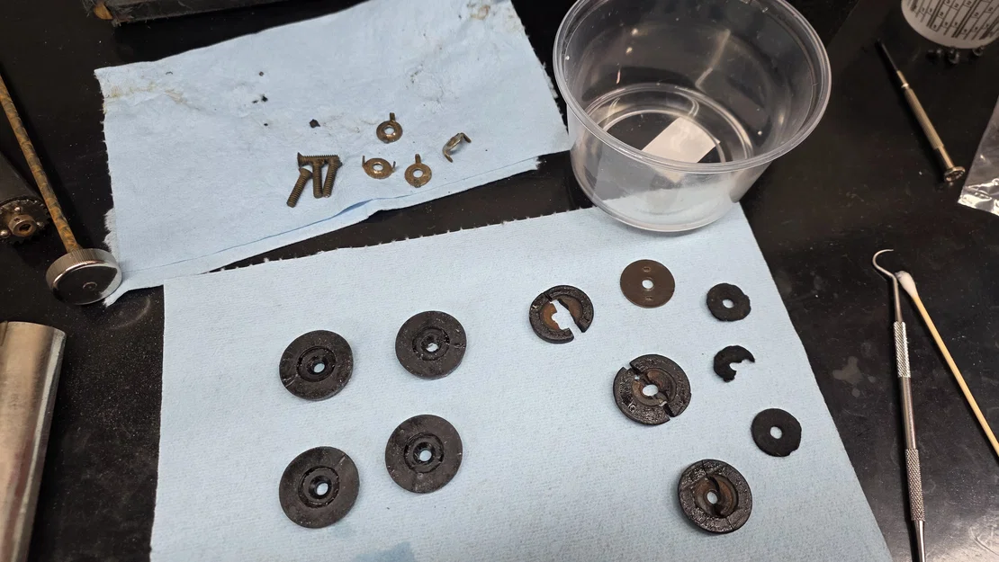 Chân máy đánh chữ Tip-Tip (Tip-Tip Typewriter Feet) - Image 1