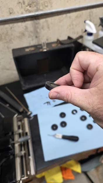 Chân máy đánh chữ Tip-Tip (Tip-Tip Typewriter Feet) - Image 2