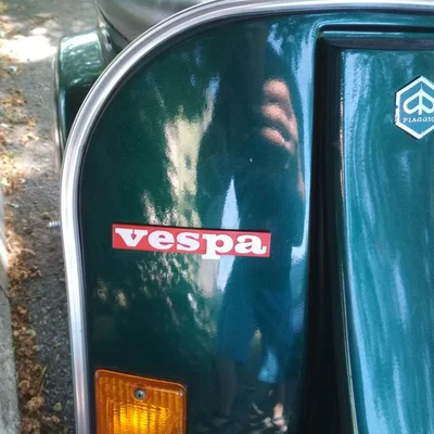 Huy hiệu mặt nạ trước (legshield) Vespa PK