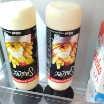 Đế giữ chai sốt Mayonnaise 500ml in 3D giúp lấy sốt dễ dàng