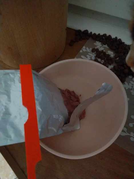 Dụng cụ ép gói thức ăn ướt cho mèo (Cat Food Wet Pouch Squeezer) 3D - Image 1