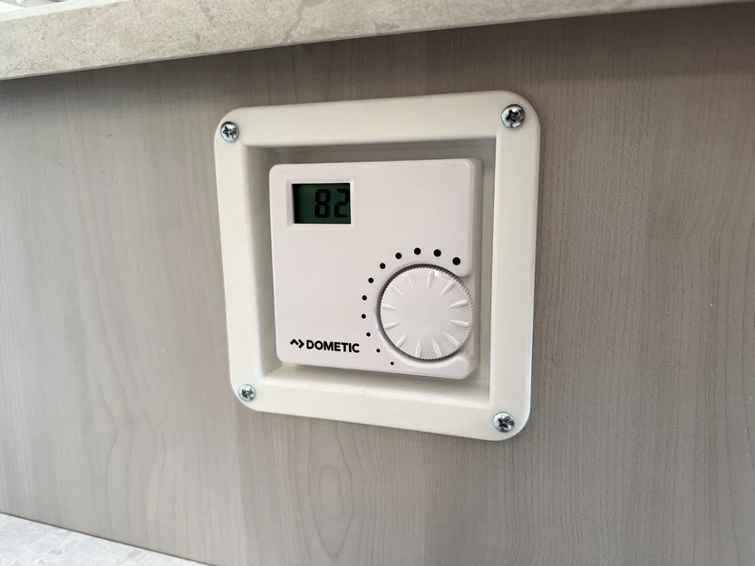Hộp/mount âm cho Dometic Digital RV Thermostat (9610008133) - Image 1