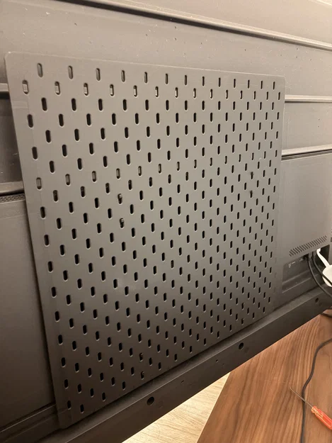 Adapter gắn Skadis vào ngàm TV VESA (300x300mm M8) - Image 1