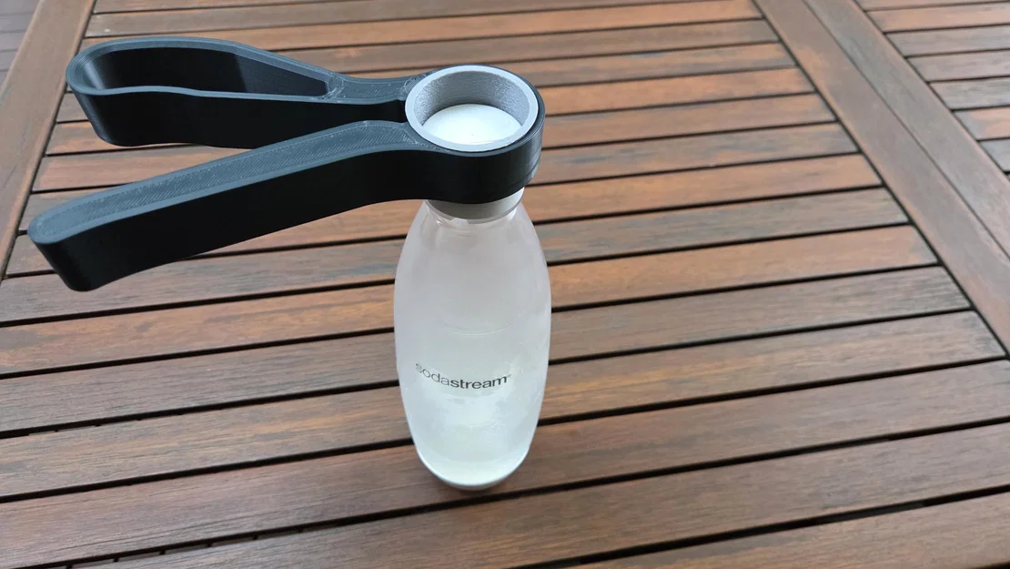 Dụng cụ hỗ trợ mở nắp chai SodaStream (SodaStream bottle top opener) - Image 1