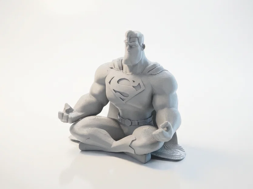 Tượng Superman Ngồi Thiền DC Comics – Mô hình 3D Printable - Image 1