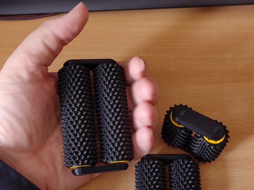 Con lăn tay gai (spiky hand roller) với printed bearings - Image 3