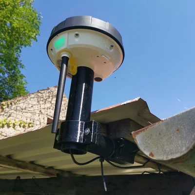Giá treo anten RTK Mammotion dưới mái hiên - Giải pháp lắp đặt 3D