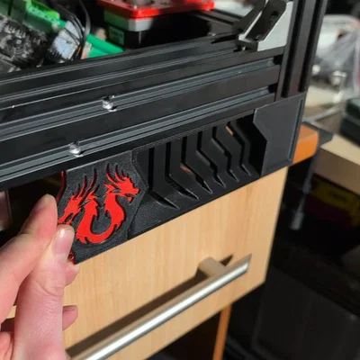 Duender Base Case - front skirt split (tách đường cắt, giấu bằng emblem)