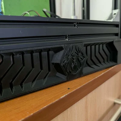Duender Base Case - front skirt split (tách đường cắt, giấu bằng emblem)