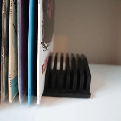 Kệ đựng đĩa vinyl (Bản cũ, xem mẫu mới trên trang của mình)