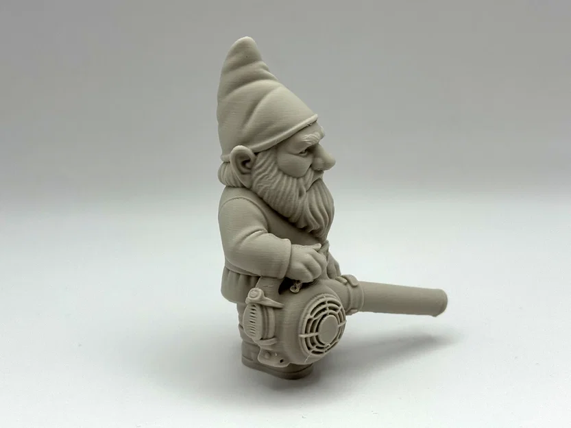 Chú lùn làm vườn thổi lá (Leaf Blower Garden Gnome) - Image 6