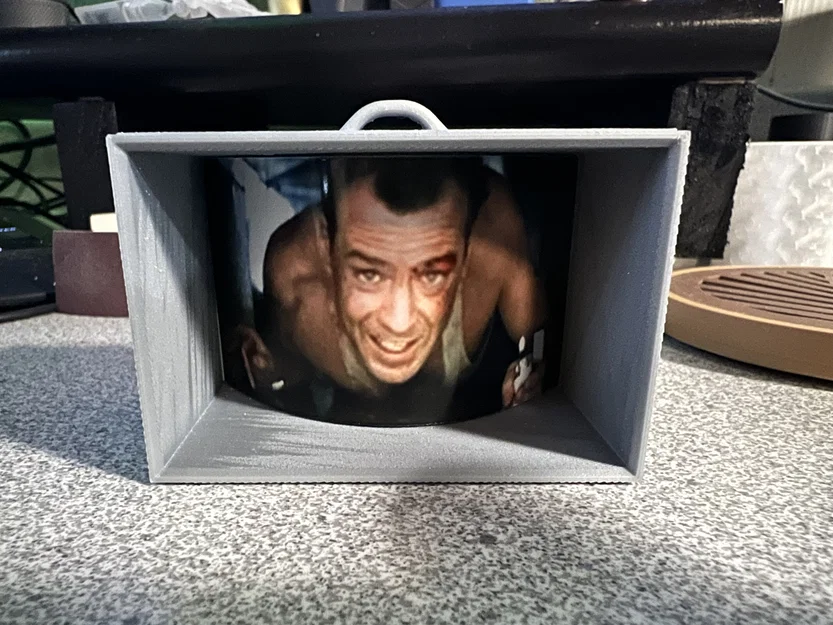 Đồ trang trí Giáng Sinh John McClane Die Hard “Yeppee-Ki-Yay” - Image 1