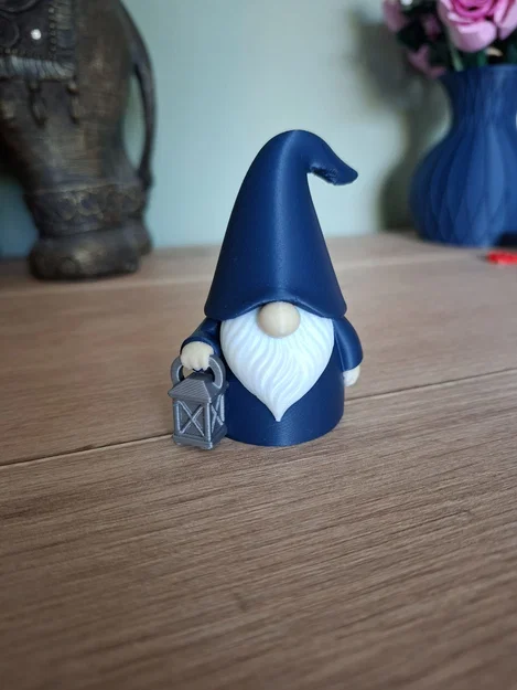 Midnight Lantern Gnome – Chú lùn giữ đèn đêm phong cách fantasy - Image 1