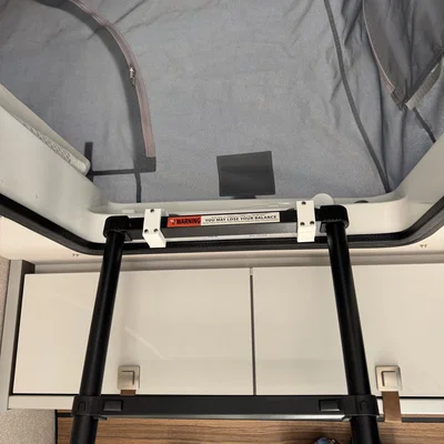 Móc treo thang xếp cho mui xe cắm trại (pop-up roof)