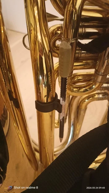 Kẹp giữ bút chì gắn kèn Tuba (Stifthalter für Tuba) - Image 1