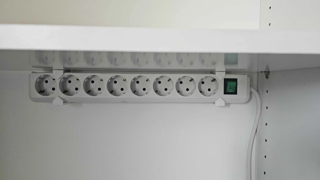 Giá treo ổ cắm điện (Power Strip Holder) tối ưu cho kệ 16mm-19mm - Image 1