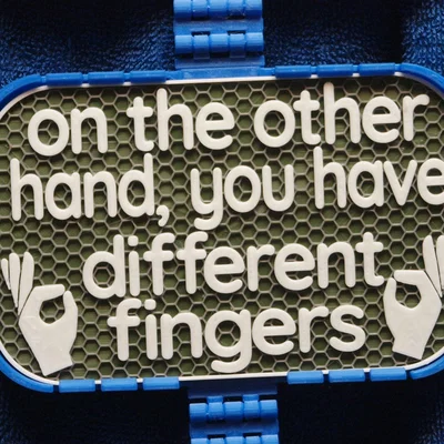 Bảng hiệu "On the Other Hand sign"