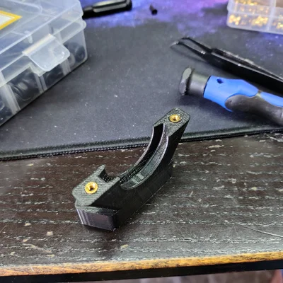 Giá đỡ MiTag gắn yên xe đạp - Thiết kế khóa bu-lông an toàn, chắc chắn