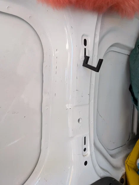 Móc treo Ford Transit Connect (Dạng xoay không cần ốc vít) - Image 1