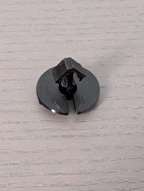 Kẹp giữ gioăng nắp ca-pô cho xe Dodge Dart II - Image 1