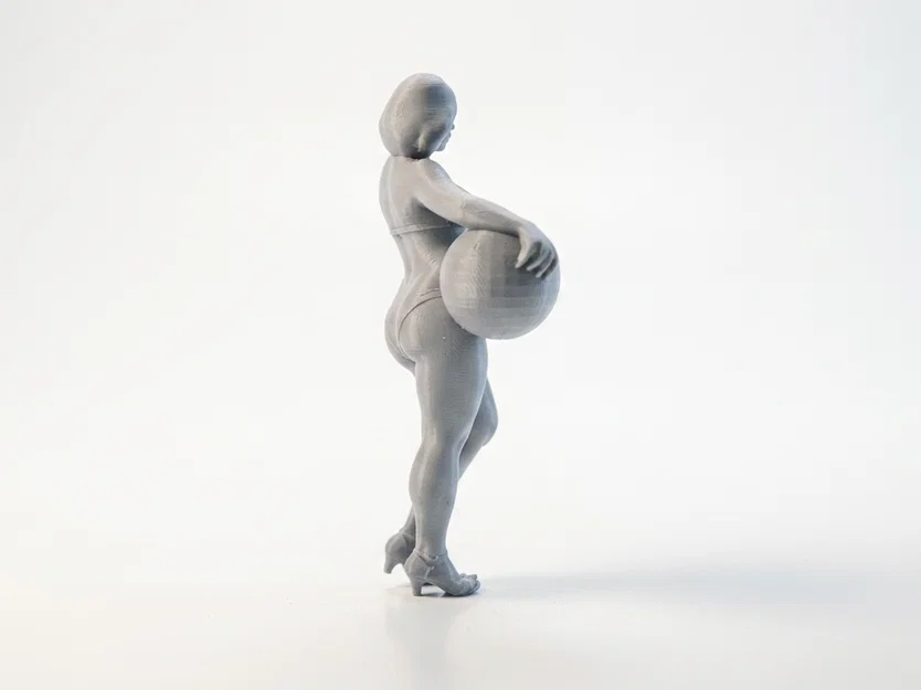 Mô hình nữ giới bikini cầm bóng in 3D đầy cuốn hút - Image 3