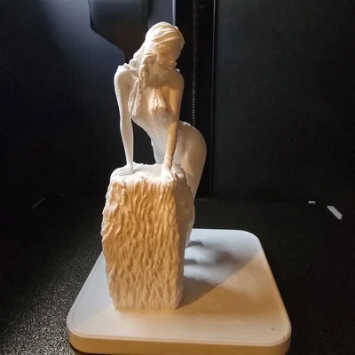 Mô hình nghệ thuật 3D: Mỹ nhân đeo mặt nạ tựa khối rơm cực đẹp