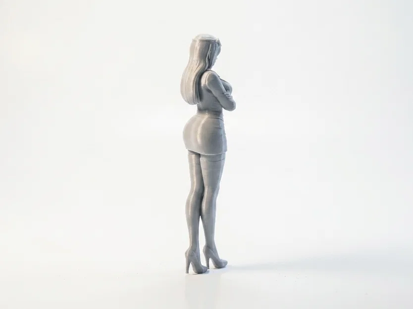 Mô hình Figurine Người Phụ Nữ Khoanh Tay Sang Trọng In 3D - Image 3