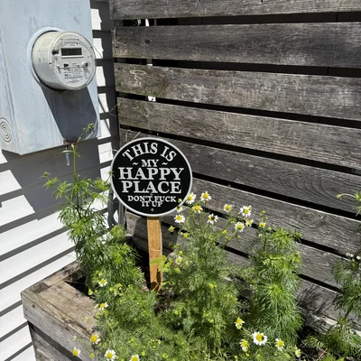 Bảng hiệu "This is My Happy Place"