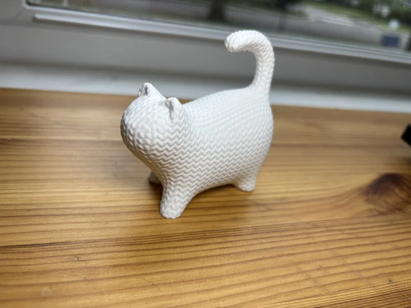 Mô hình chú mèo đan len dễ thương (The Knitted Cat) để bàn trang trí - Image 3