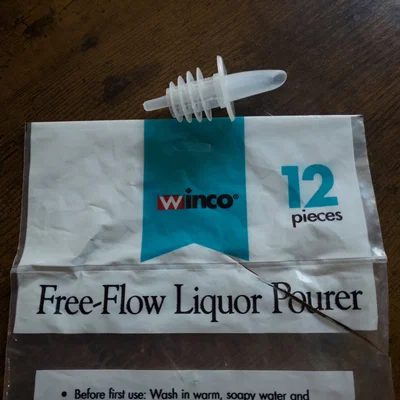 Nắp đậy vòi rót rượu Winco (Bottle Pourer Cap) in 3D tiện lợi