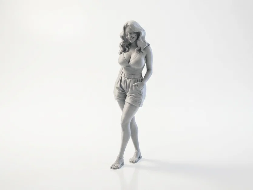 Mô hình tượng nữ giới Busty Lady Shorts in 3D - Image 1