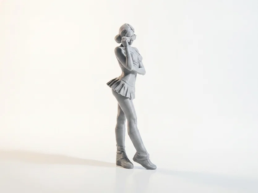 Mô hình Cheerleader đeo kính in 3D đầy cá tính - Image 2